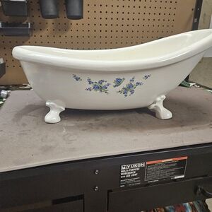 Porcelain tub and sink